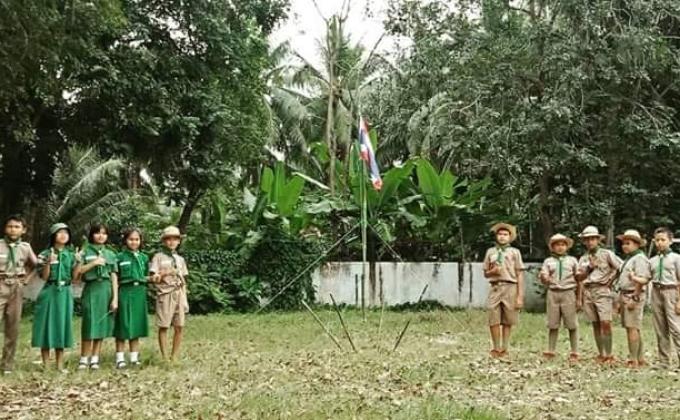 ฝึกแกนนำกองลูกเสือสามัญโรงเรียนวัดสารวัน  สพป.ปัตตานี เขต3   งานสร้าง " เสาธงลอยแบบประยุกต์ "