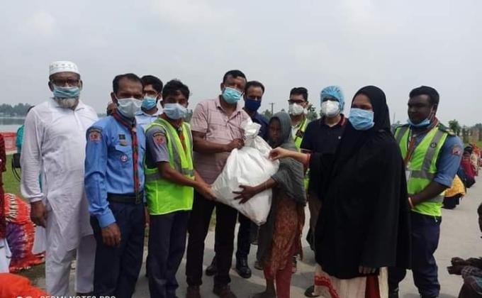 সিরাজগঞ্জ সদর উপজেলার খোকশা বাড়ী ইউনিয়নের বন্যায় ক্ষতিগ্রস্থদের সাহায্যার্থে