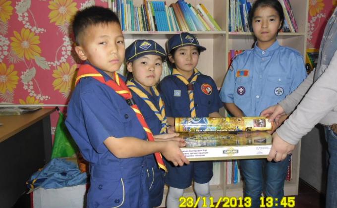 Scouts help each other