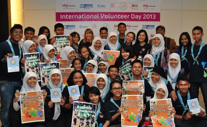 Story Teller Team and Poetry Parade for International Volunteer Day 2013 Indonesia 