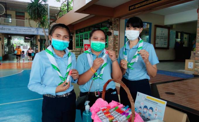 

Participate in the use of gels and alcohol to wash your hands thoroughly

