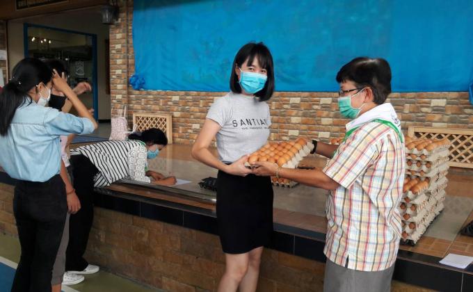 กิจกรรมแจกไข่ไก่ ช่วยเหลือช่วงโควิท