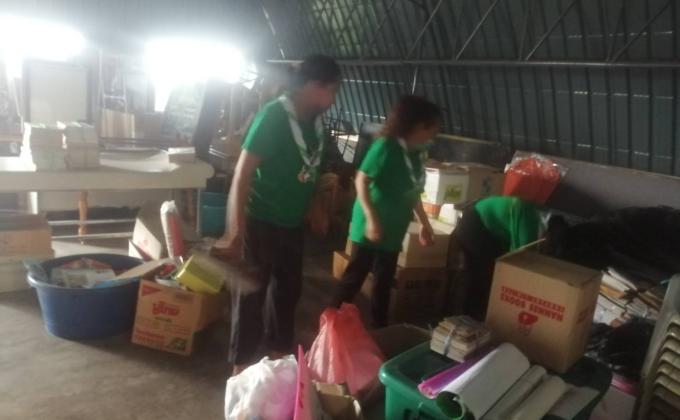 จิตอาสาเก็บของ