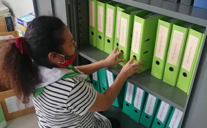 เก็บเอกสารเข้าแฟ้ม