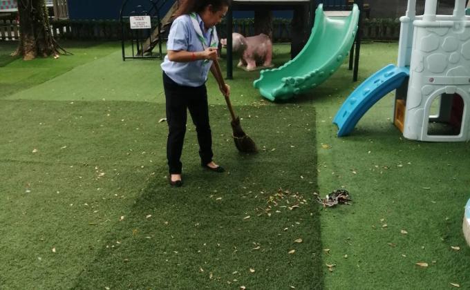 จิตอาสากวาดสนาม