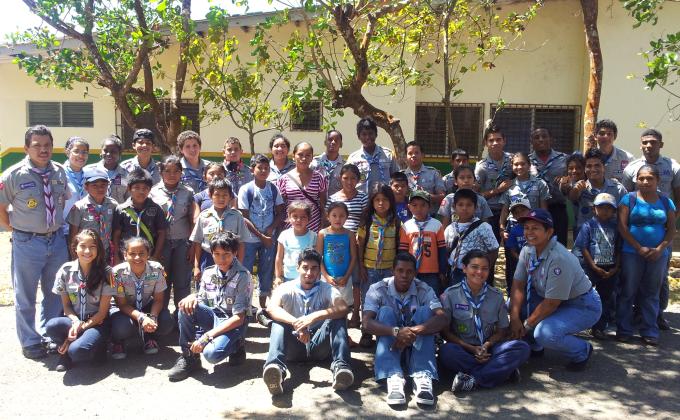 Entrega de útiles escolares, víveres y ropa en la Comarca Ngobe Bugle