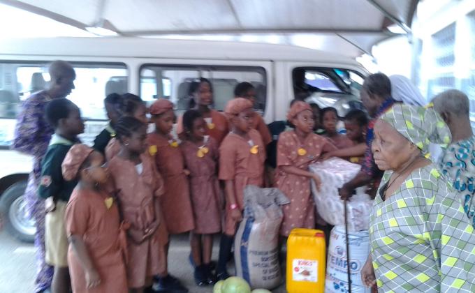 ONIGBONGBO CUB SCOUTS AND BROWNIE VISIT OLD PEOPLES HOME