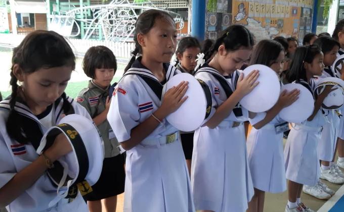 สวดมนต์ไหว้พระก่อนชี้แจ้งนัดหมายทำกิจกรรมต่อไป