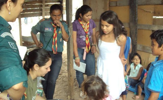 Apoyando a una comunidad con baja escolaridad en Honduras
