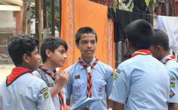 ডেঙ্গু নিরাময়ে জনসচেতনতা মুলক লিফলেট বিতরণ 