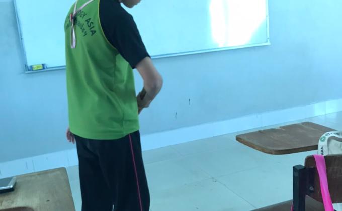 ช่วยเพื่อนทำความสะอาดห้อง