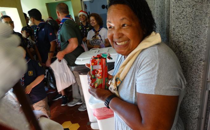 Visita e Parabens  com Papai Noel ao lar de Idosos Adelson Rebello