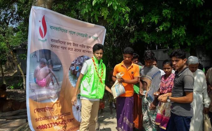 Relief distribution to flood affected peoples by Sebabratee Mukta Scout Group 