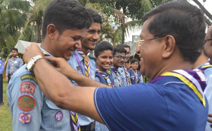 এপুলেট বিতরণ