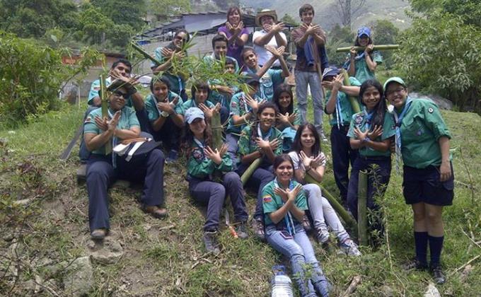 SIEMBRA DE BAMBÚ COMO MEDIO DE PROTECCIÓN EN LA LADERA DEL RIÓ MOMBOY