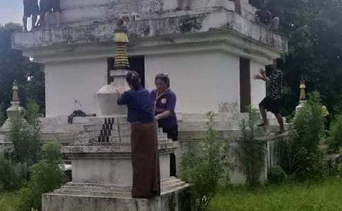 White Washing of Chortens