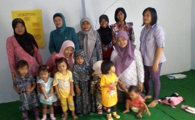 #PrabuhiArisanNdongeng: We lead a weekly Story Telling Program amongst mothers in Nganjuk Regency