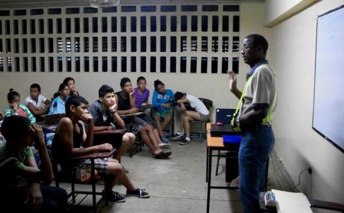 CHARLA SOBRE CIBERBULLYING Y SEGURIDAD EN INTERNET - SEPT 2013