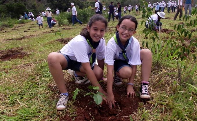Projeto Água Brasil -Group Scout Mario Dilson volunteer in the restoration of the Basin Guariroba