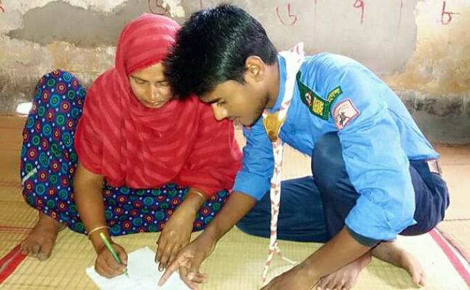 নিরক্ষরকে অক্ষর দান