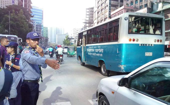 মাস ব্যাপি ট্রাফিক কার্যক্রমে সহায়তা