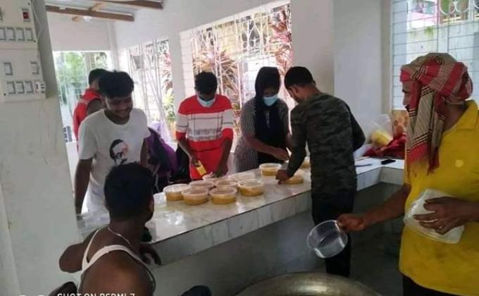 রোজাদার দের খাদ্য সহায়তা (ইফতার)