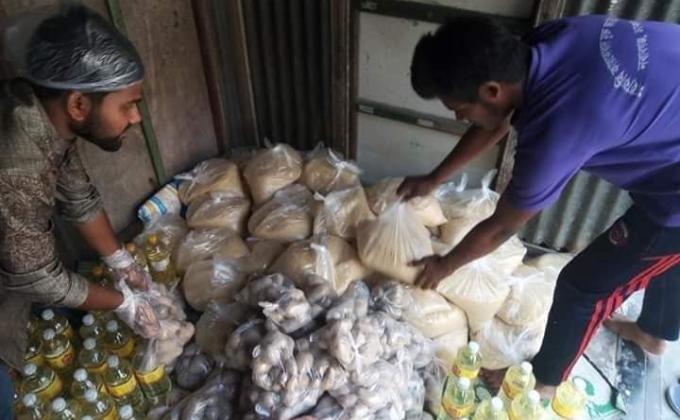 কোরনা ভাইরাসে অসহায় মানুষের মাঝে ত্রান বিতরণ 