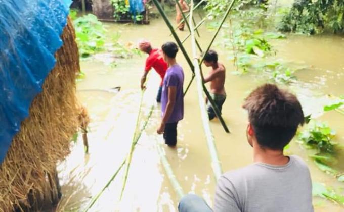 #পানিতে_আটকে_পড়া_মানুষের_জন্য_মানবতা...
