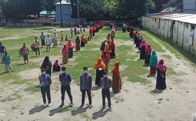 এসকেএস ফাউন্ডেশন ও অক্সফাম ইন বাংলাদেশ এর সহযোগিতায় এবং পি ডাব্লিউ ডি এর ব্যবস্থাপনায় সিরাজগন্জ সদর উপজেলার কাওয়াকোলা ইউনিয়নের কোভিড ১৯ এর প্রভাবে কর্মহীন ক্ষ্তিগ্রস্থ ২৭৫টি অসহায় পরিবার এর মাঝে খাদ্য সামগ্রী বিতরণ করা হয়। 