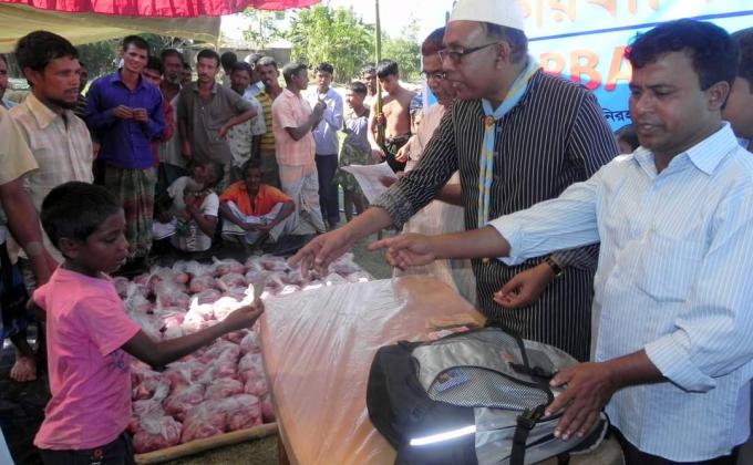 সুবিধাবঞ্চিত চরের মানুষের মধ্যে কুরবানির গোশত বিতরণ  