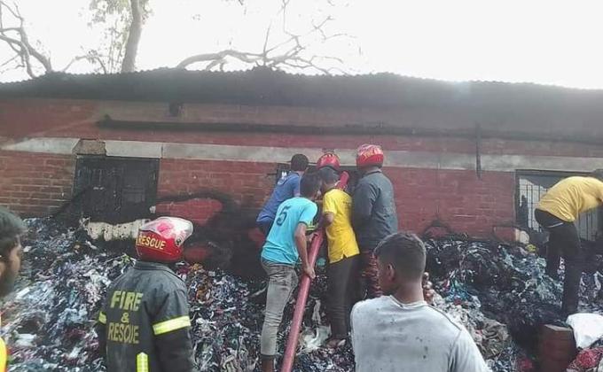 আগুন নিয়ন্ত্রের কাজ করছে।