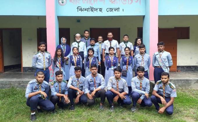  যুগ্ম সম্পাদক এবং রেড এন্ড গ্রীন মুক্ত স্কাউট দলের ইউনিট লিডার স্কাউটার জনাব মোঃ জাহাঙ্গির হোসেন (PRS) স্যারের সাথে ২০১৯ সালের জাতীয় পর্যায়ের শাপলা, পিএস অ্যাওয়ার্ড লিখিত ও সাঁতার মূল্যায়নে ঝিনাইদহে জেলা স্কাউটস ভবনে......