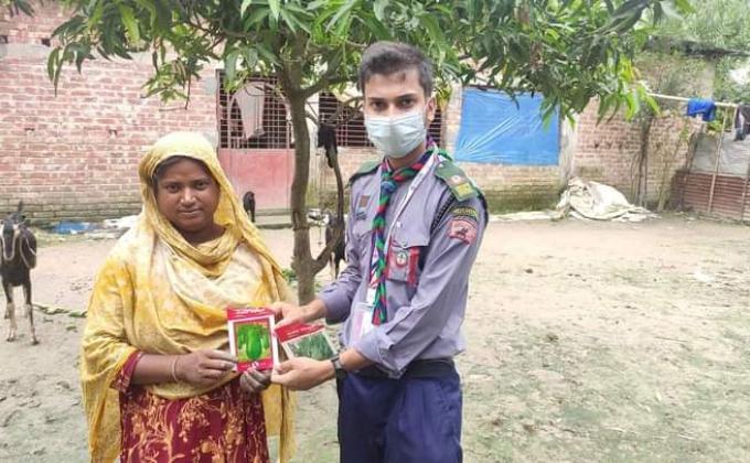 জয়পুরহাট মুক্ত রোভার স্কাউট গ্রুপের ডে ক্যাম্পের  সবজী বীজ বিতরন এবং রোপন