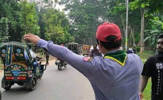 বিশ্ববিদ্যালয় ভর্তি পরীক্ষার সময় সেচ্ছাসেবক হিসেবে কাজ করার মুহূর্ত।