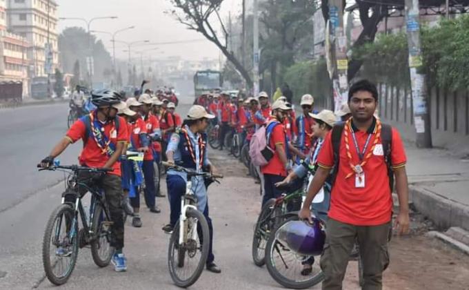শতবর্ষে রোভারিং সু-নাগরিক প্রতিদিন....
মিরপুর টেকনিক্যাল থেকে ঢাকা বিশ্ববিদ্যালয়ের মল চত্বরে যাওয়ার পথে ঢাকা জেলা রোভার।❤❤❤❤