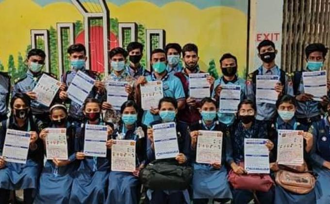 করোনা ভাইরাসের সংক্রমণ নিয়ন্ত্রণে জনসচেতনতা বাড়াতে জনসাধারণের মাঝে ট্রুপ ২১ ওপেন স্কাউট গ্রুপের Troop 21 Open Scouts, Dhaka স্কাউট ও রোভার স্কাউটরা লিফলেট বিতরণ ও সতর্কীকরণ বার্তা পৌঁছে দিয়েছে।