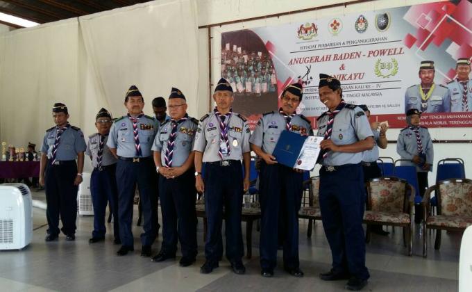 Anugerah Baden Powell dan pengalungan Manik Kayu