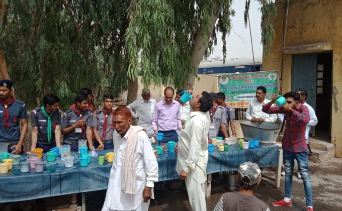 रोवर्स ने जल सेवा का कार्य किया