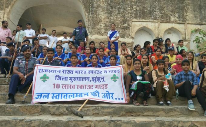 जल स्वावलंबन सप्ताह के अंतर्गत श्रमदान