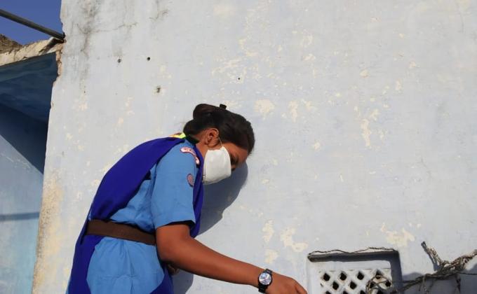 पक्षियों के लिए परिण्डे लगाये