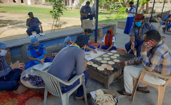 जरूरतमंद लोगो तक भोजन पहुचाया गया 