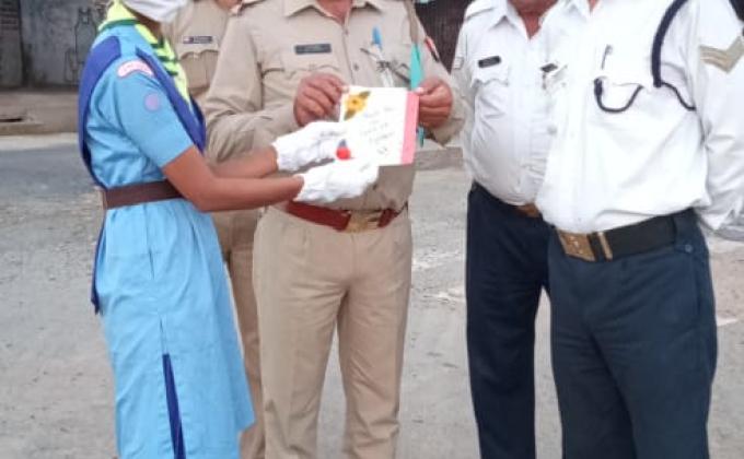 distribute thanku card our covid-19 warriors