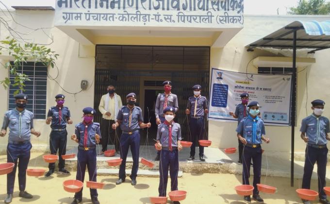 पक्षियों के लिए पानी की व्यवस्था 