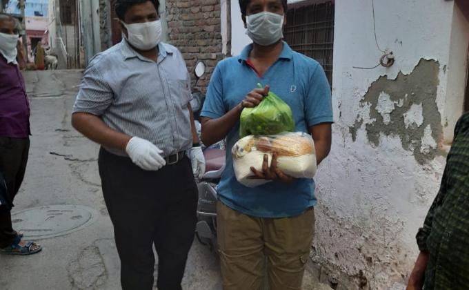 राशन किट का वितरण