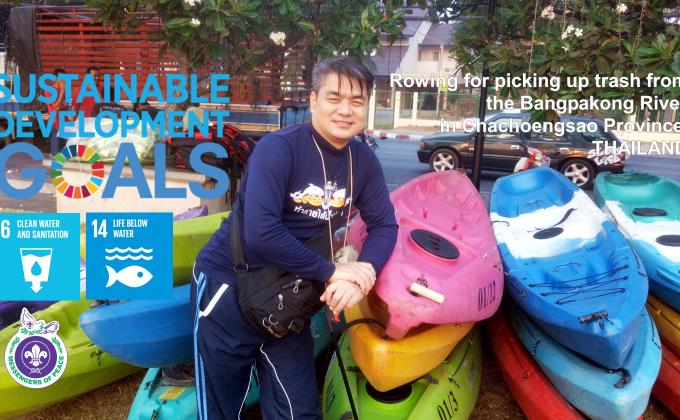Rowing for picking up trash from the Bangpakong River
