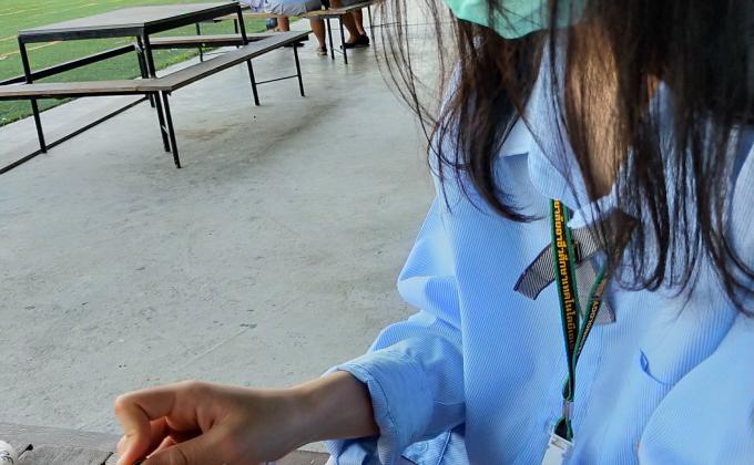 ตัดเล็บให้เพื่อน