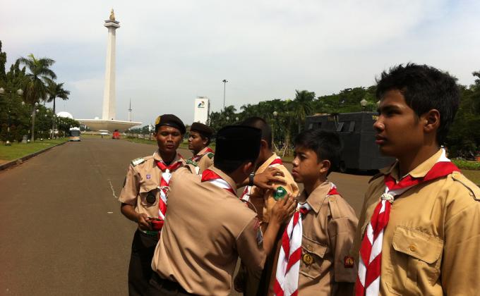 Logo embedding shelves and Commemoration-route South Jakarta Monas