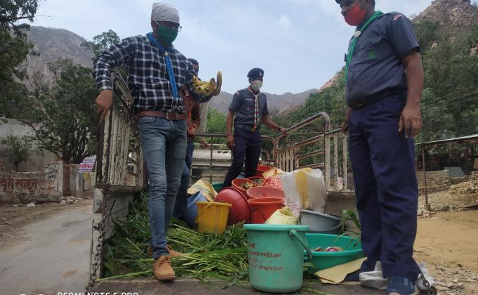 वन्य प्राणियों को लोहागल ई धार्मिक तीर्थ स्थल पर भोजन खराब