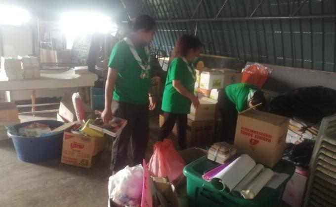 จิต​อาสา​เก็บของ