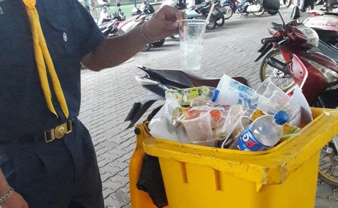 ทิ้งขยะให้ลงถัง